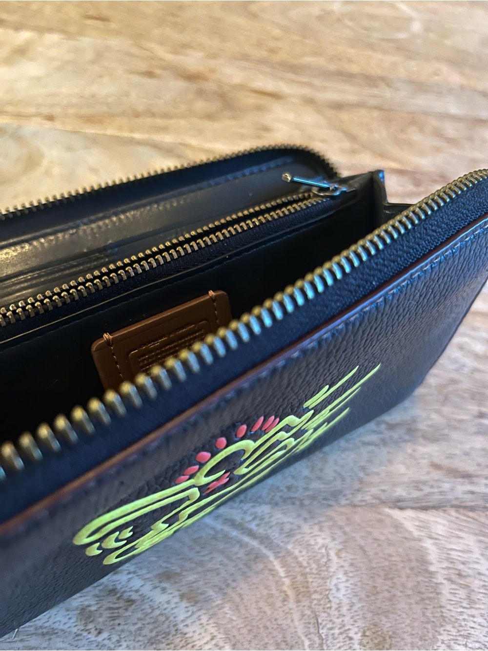Coach x Keith Haring Boarding Man Long Zip wallet F87107 Black Outlet - Picture 6 of 9
